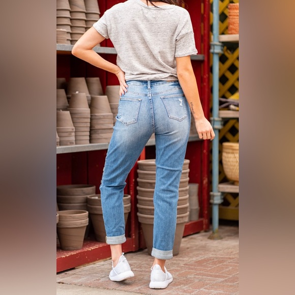 NWT JUDY BLUE High Rise Boyfriend Distressed Light Wash Jeans - Picture 13 of 16